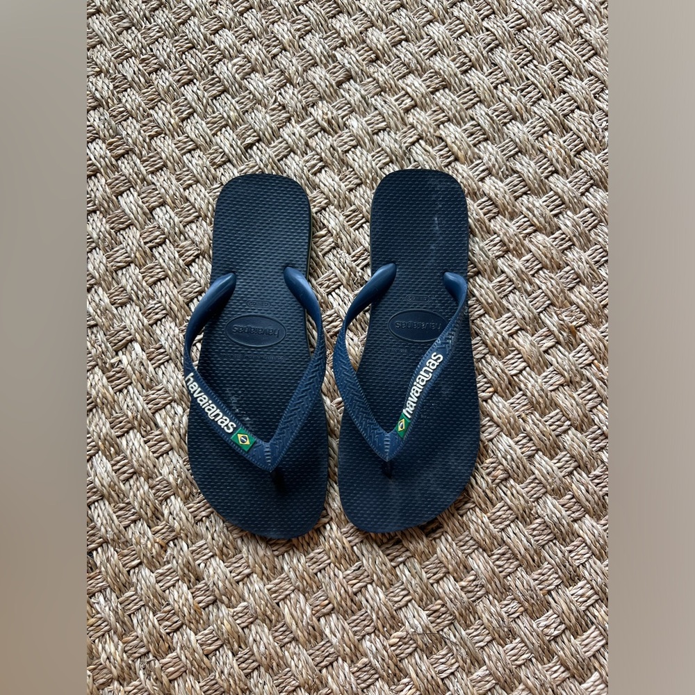 Havaianas navy flip flops